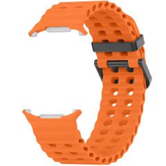 Samsung Galaxy Watch 7 Ultra İle Uyumlu AirFlow Metal Tokalı Yumuşak Soft Silikon Kordon Turuncu