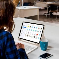 Apple iPad 7.Nesil 10.2 İnç 2019 Uyumlu StyleTech Bluetooth Klavyeli Çok Yönlü Kılıf