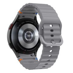 Samsung Galaxy Watch 4 40-42-44-46mm İle Uyumlu Metal Tokalı Dalgalı Spor Silikon Kordon Koyu Gri